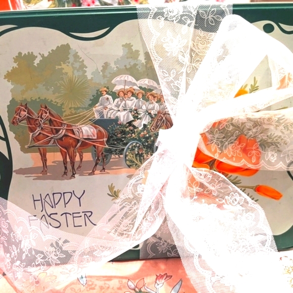 Vintage tin Easter basket bread box box Decor - Picture 11 of 16